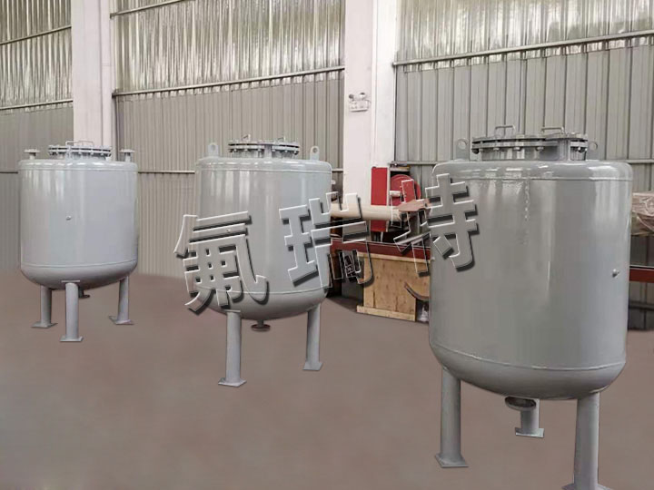 3台1立方鋼襯四氟儲罐